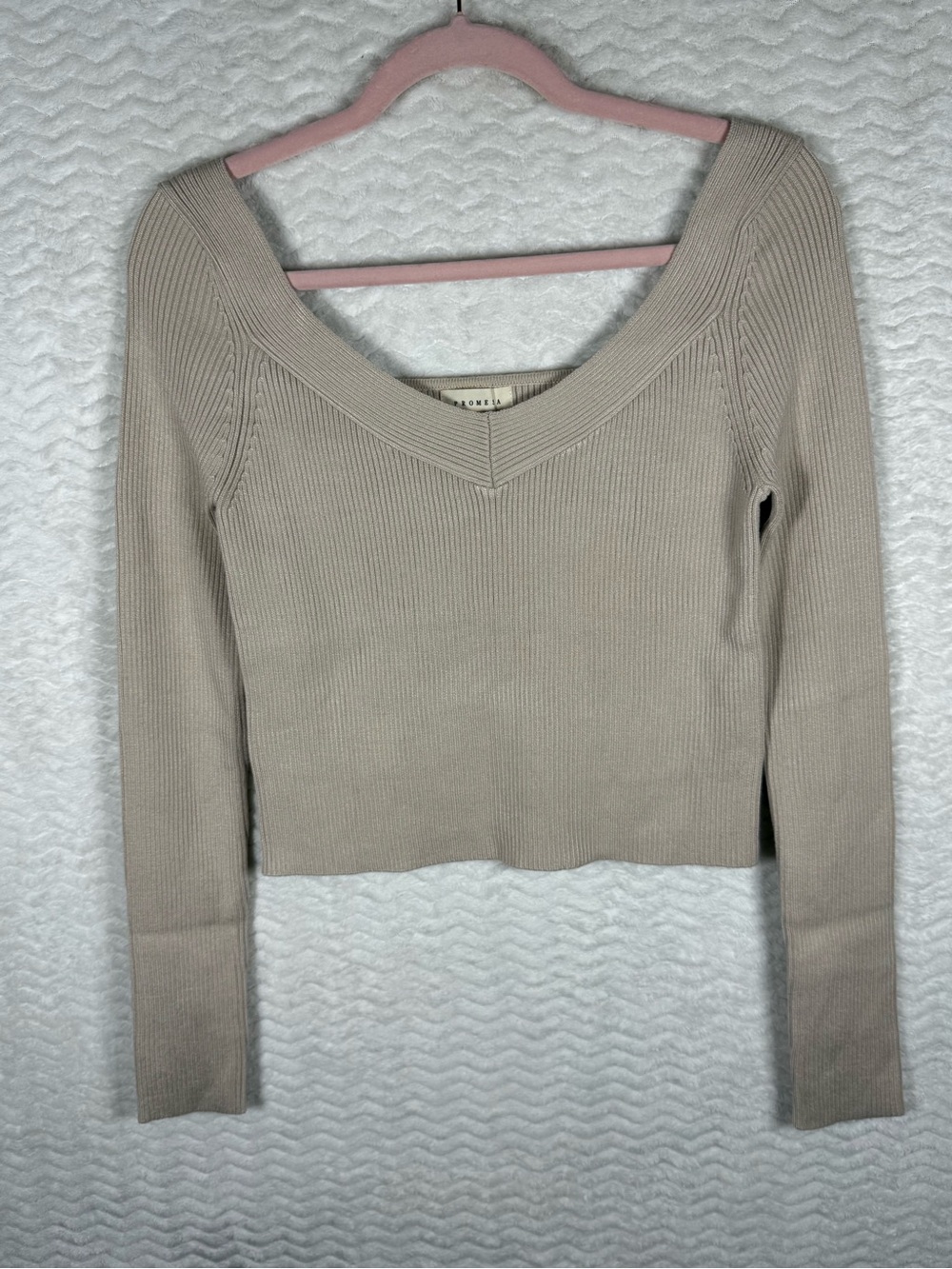 Promesa Ribbed V-Neck Long Sleeve Sweater - Taupe. So classic 🧡😎📸